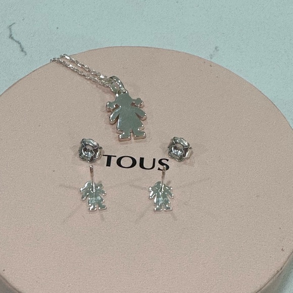 NWOT TOUS Sweet Doll Girl Pendant Necklace and Earrings - Picture 5 of 9